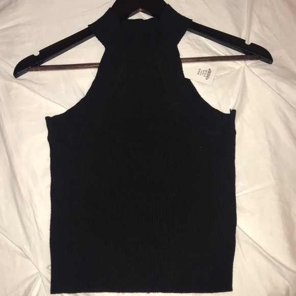 Tops - NWT! Cute black knit crop top